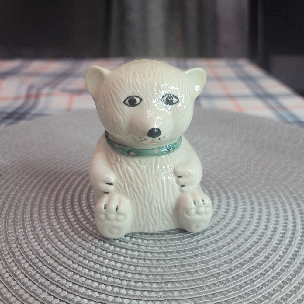 VINTAGE CUTE LITTLE BEAR